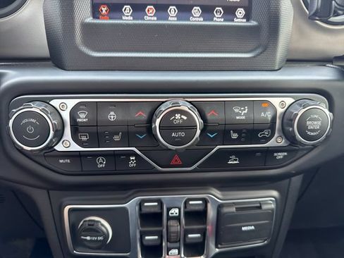 Used 2021 Jeep Gladiator Sport AWD/4WD image 23