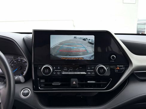 Certified 2024 Toyota Highlander XLE image 26