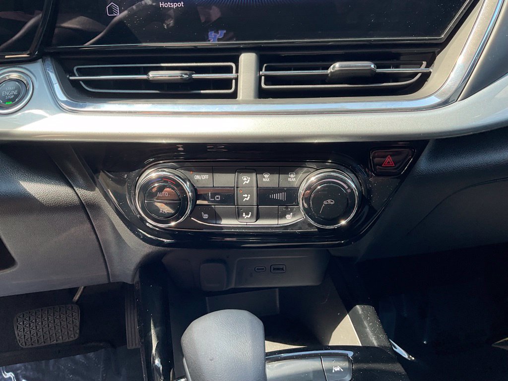 Used 2025 Chevrolet Trax LT w/ LT Convenience Package FWD image 19