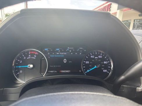 Used 2019 Ford F250 Lariat w/ Lariat Ultimate Package AWD/4WD image 28