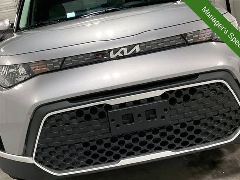 Used 2025 Kia Soul LX w/ LX Technology Package FWD image 32