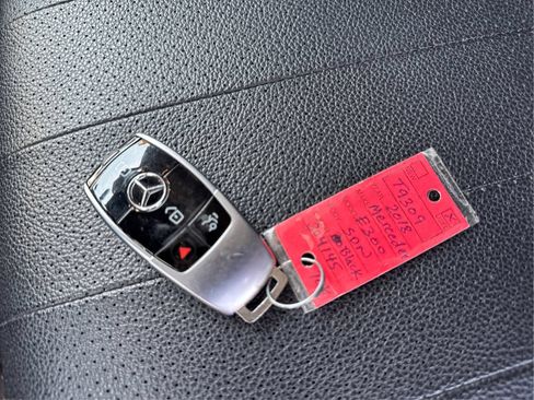 Used 2018 Mercedes-Benz E 300 4MATIC image 32