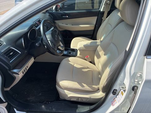 Used 2017 Subaru Outback 2.5i Limited AWD/4WD image 7