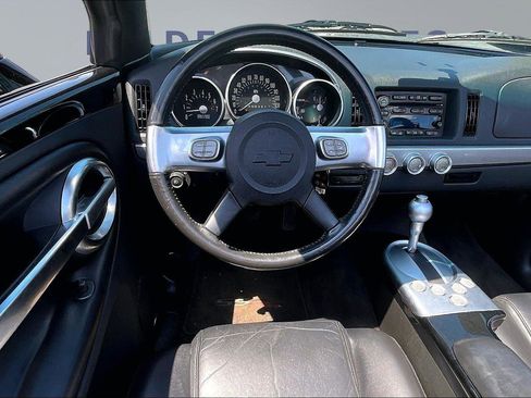 Used 2006 Chevrolet SSR w/ Preferred Equipment Group RWD image 8