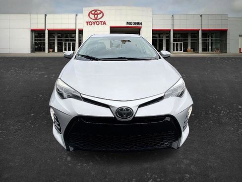 Used 2018 Toyota Corolla SE FWD image 2