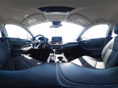 Used 2025 Nissan Altima 2.5 SV FWD image 43
