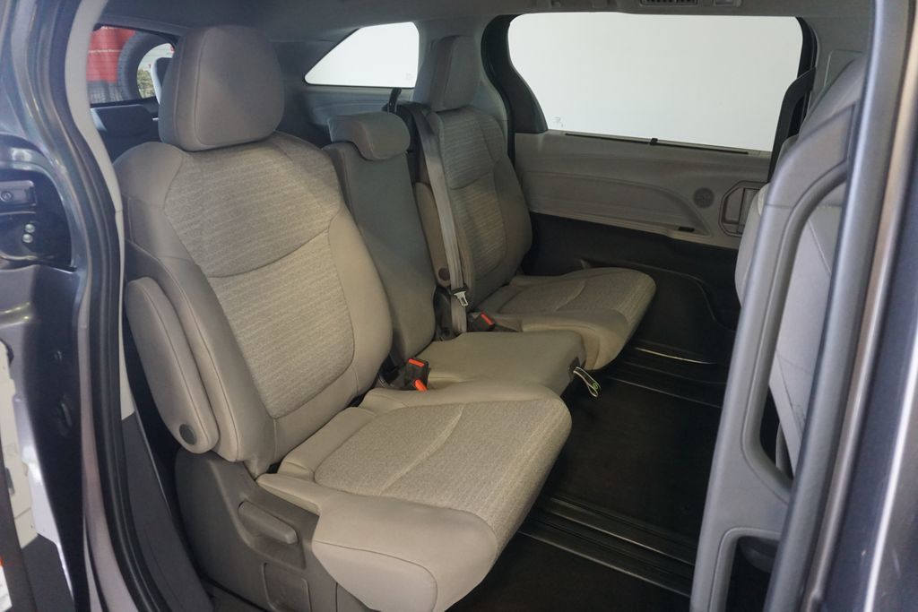 Certified 2021 Toyota Sienna LE FWD image 22
