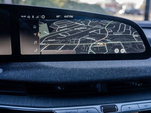 Used 2024 Lucid Air Touring image 10