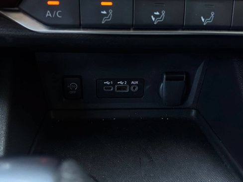 Used 2025 Nissan Sentra SV FWD image 24