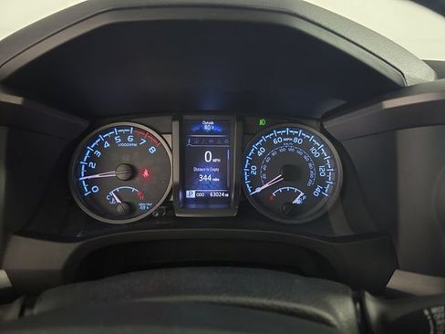 Used 2017 Toyota Tacoma TRD Sport w/ Tow Package (A/T) AWD/4WD image 16