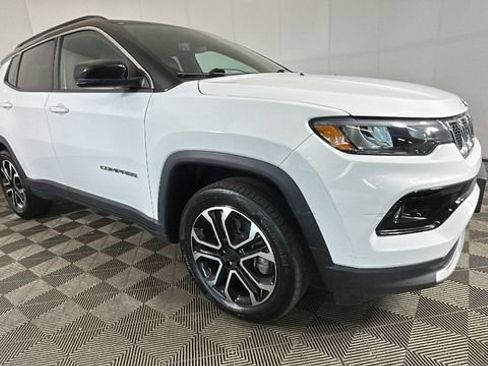 Used 2023 Jeep Compass Limited AWD/4WD image 2