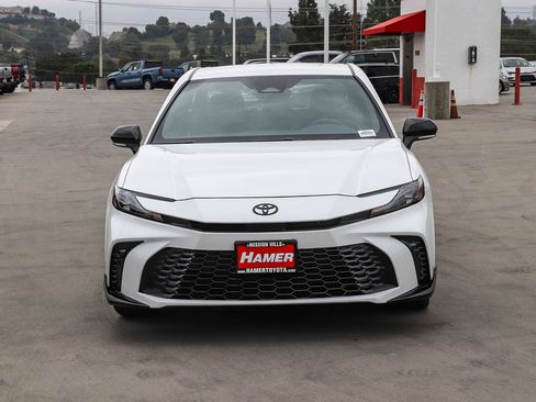 New 2026 Toyota Camry Hybrid FWD image 2