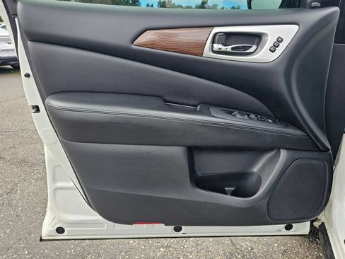 Used 2018 Nissan Pathfinder Platinum AWD/4WD image 18