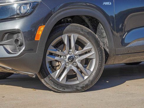 Certified 2021 Kia Seltos S image 2