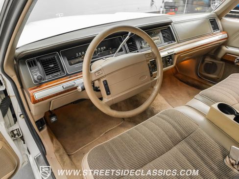 Used 1990 Ford LTD Crown Victoria image 4