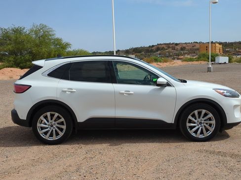 Used 2021 Ford Escape Titanium w/ Titanium Elite Package FWD image 2