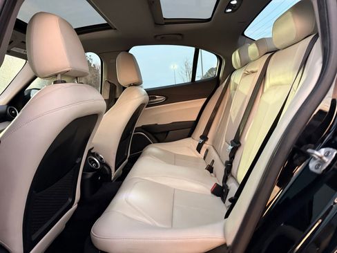 Used 2020 Alfa Romeo Giulia w/ Nero Edizione image 27