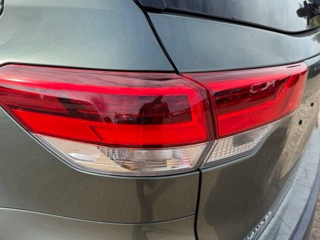 Used 2019 Toyota Highlander Limited Platinum AWD/4WD image 11