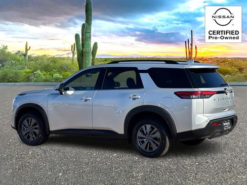 Certified 2024 Nissan Pathfinder SV image 4