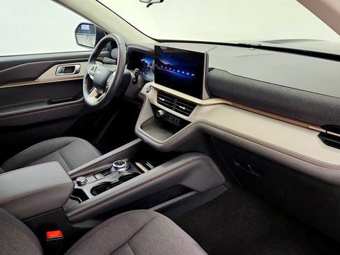 Used 2025 Ford Explorer Active AWD/4WD image 24
