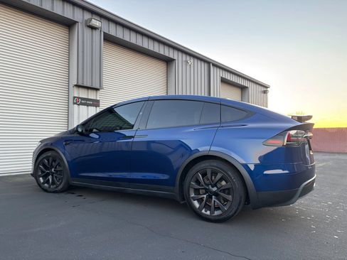 Used 2023 Tesla Model X image 9