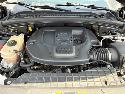 Used 2022 Jeep Grand Cherokee L Overland w/ Advanced Protech Group III AWD/4WD image 11