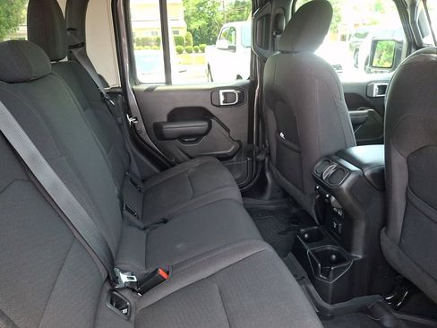 Used 2023 Jeep Gladiator Sport AWD/4WD image 15