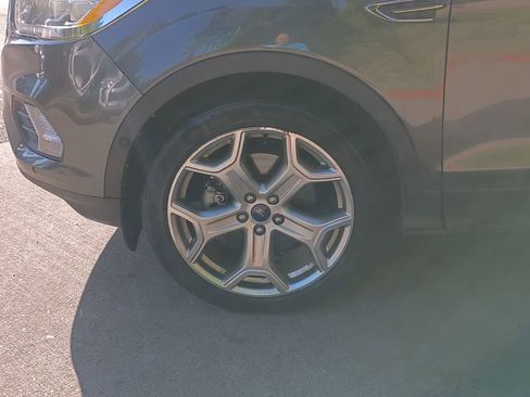 Used 2017 Ford Escape Titanium w/ Equipment Group 301A AWD/4WD image 8