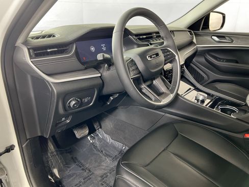 Used 2023 Jeep Grand Cherokee L Limited AWD/4WD image 9