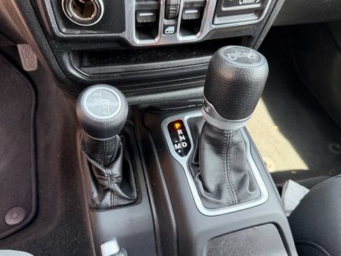 Certified 2018 Jeep Wrangler Unlimited Sport S AWD/4WD image 27