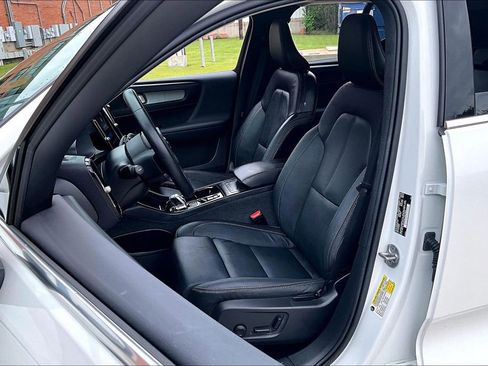 Used 2024 Volvo XC40 B5 Plus AWD/4WD image 32