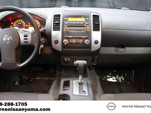 Used 2011 Nissan Frontier SV w/ SV Premium Utility Pkg AWD/4WD image 12