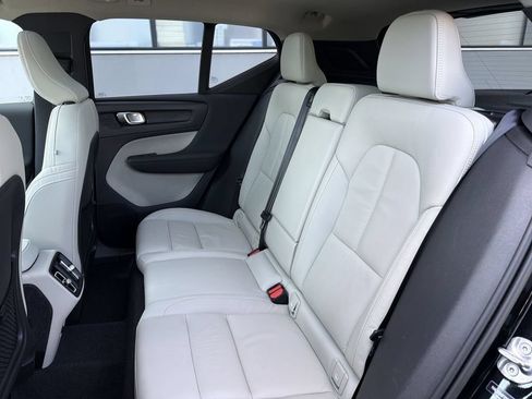 Certified 2023 Volvo XC40 B5 Ultimate w/ Climate Package AWD/4WD image 23