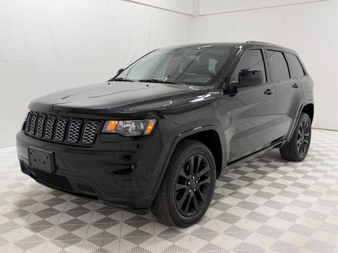 Used 2018 Jeep Grand Cherokee Altitude image 4