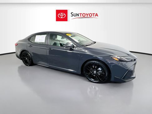 Used 2026 Toyota Camry SE FWD image 1
