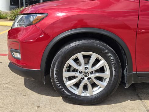 Used 2017 Nissan Rogue SV image 5