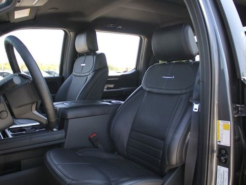 Used 2026 Ford F450 Platinum w/ FX4 Off-Road Package AWD/4WD image 10