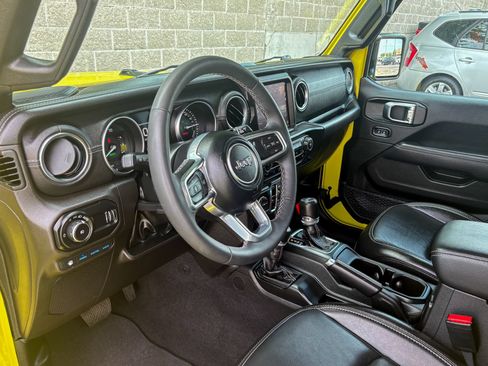 Used 2023 Jeep Wrangler Unlimited Sahara w/ Cold Weather Group AWD/4WD image 23