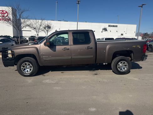Used 2007 Chevrolet Silverado 2500 LTZ w/ EZ-Lift Tailgate Package image 6