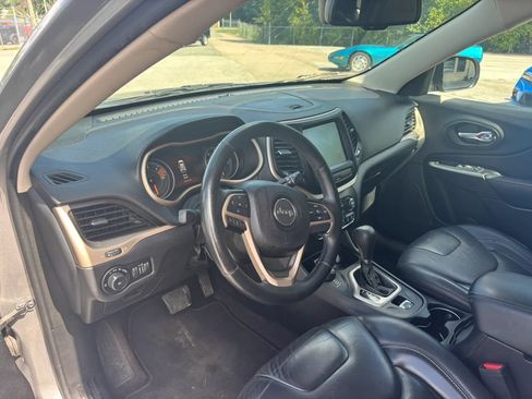 Used 2017 Jeep Cherokee Limited AWD/4WD image 6