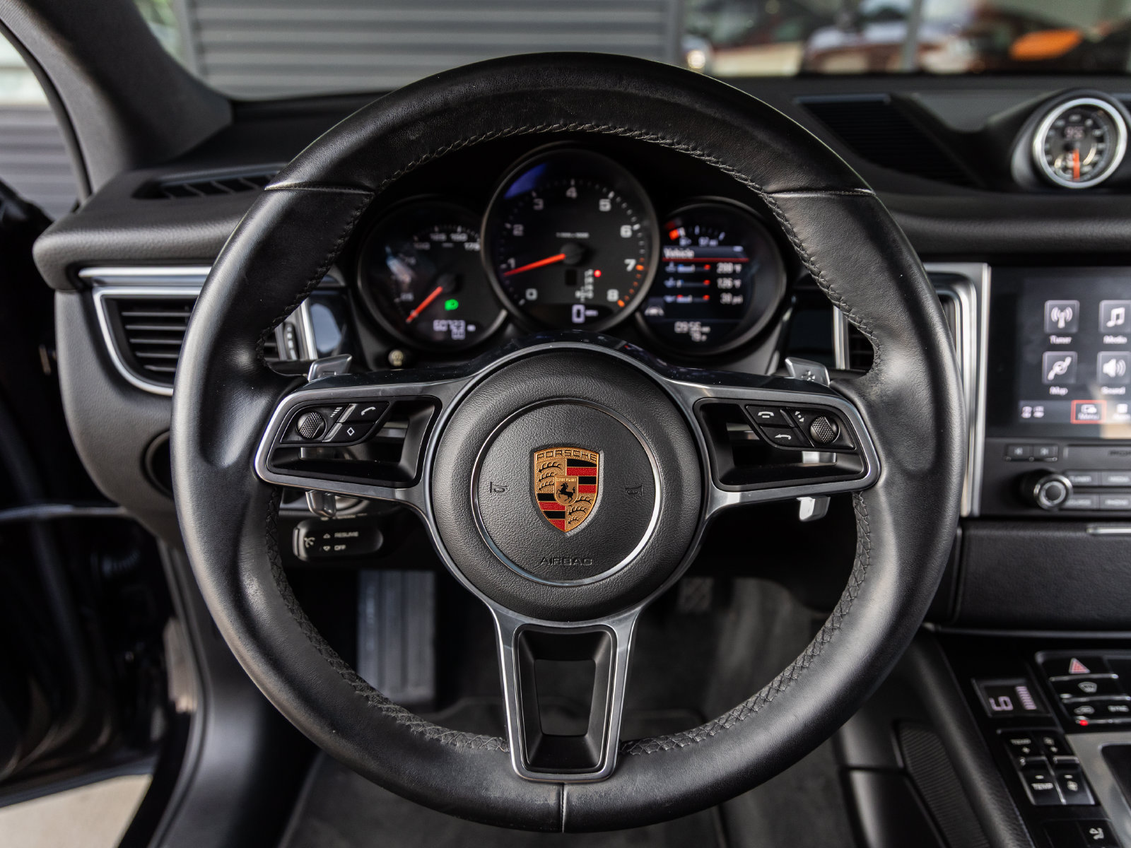 Used 2018 Porsche Macan Sport Edition AWD/4WD image 22