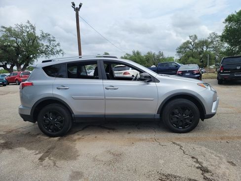 Used 2018 Toyota RAV4 LE image 4