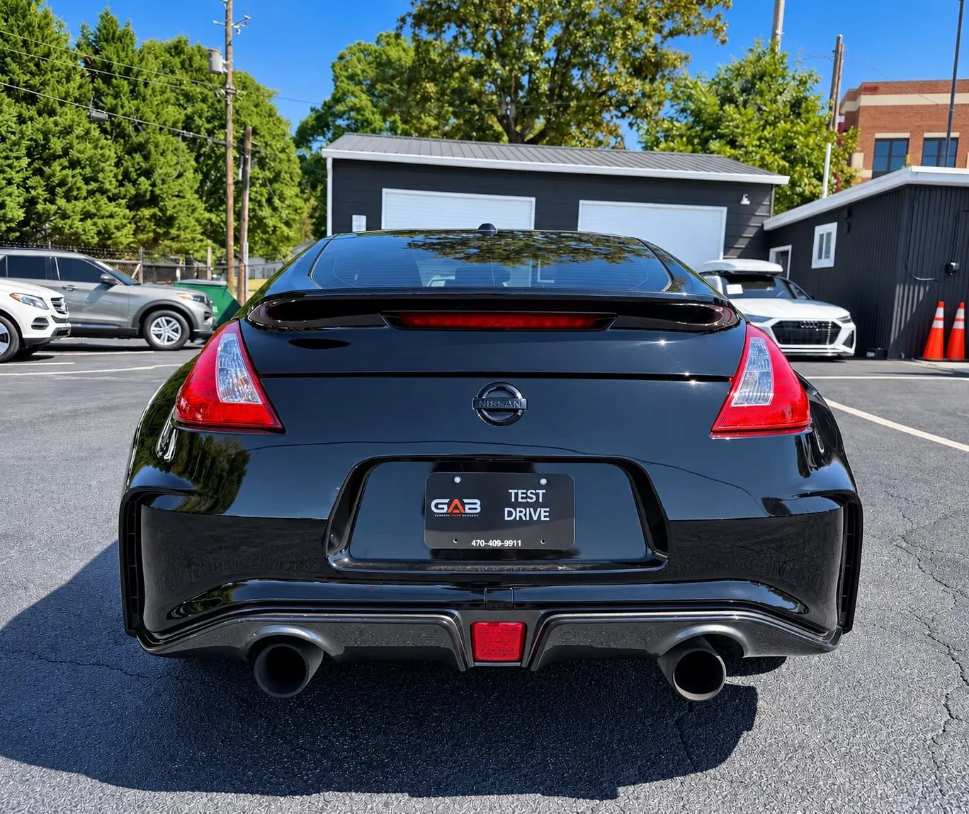 Used 2017 Nissan 370Z NISMO RWD image 9