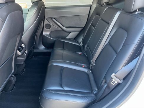 Used 2022 Tesla Model Y Long Range AWD/4WD image 11