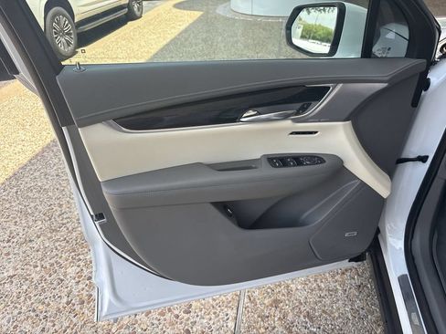 Certified 2024 Cadillac XT6 Premium Luxury w/ Technology Package FWD image 23