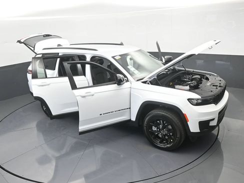 Used 2025 Jeep Grand Cherokee L Laredo image 62