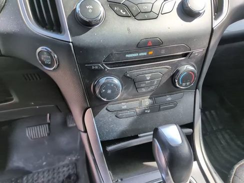 Used 2018 Ford Edge SE image 23