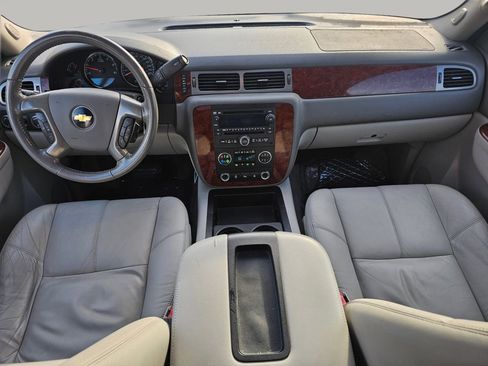 Used 2011 Chevrolet Suburban LT image 2