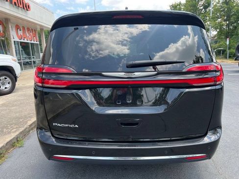 Used 2023 Chrysler Pacifica Touring-L FWD image 5