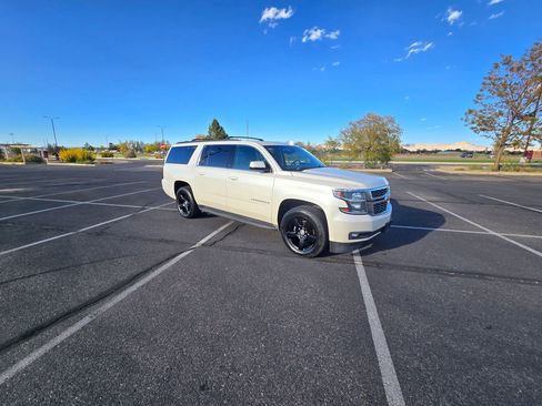 Used 2015 Chevrolet Suburban LT image 1